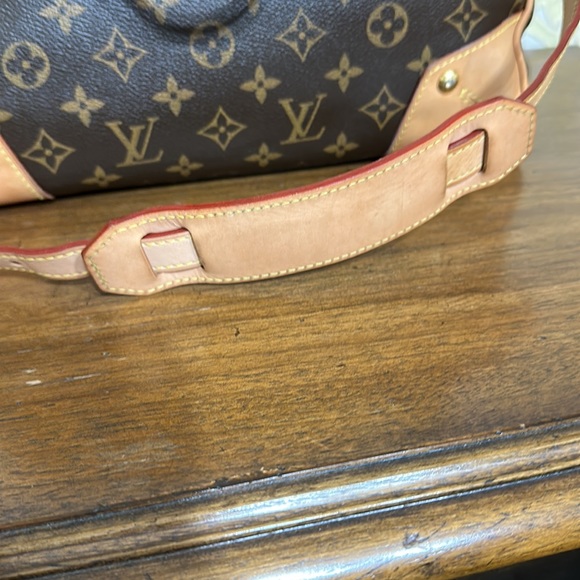 Louis Vuitton Retiro EUC. Comes with bag and receipt - Picture 5 of 17